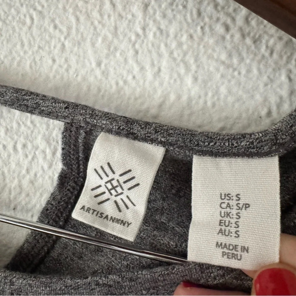 Artisan NY Keyhole Back Long Sleeve Heather Gray Top Modern Chic Small - Picture 9 of 11